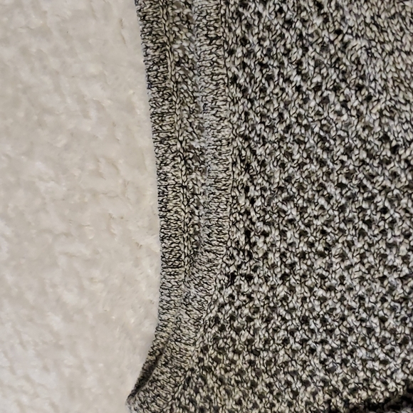 Astr Grey peek a boo sleeves soft sweater NWT🆕 - Picture 9 of 10